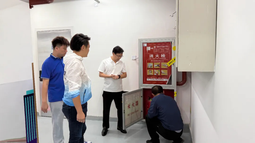 【CBD迷你仓|合规护航,安心相伴】辖区主管部门莅临指导,共筑安全存储新标杆!(图2) 【CBD迷你仓|合规护航,安心相伴】辖区主管部门莅临指导,共筑安全存储新标杆!(图2)